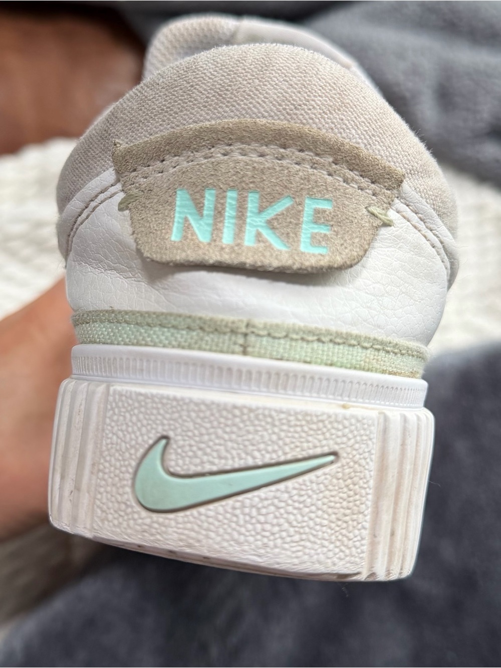 Nike woman’s White Sneakers with Mint Swoosh - Picture 6 of 8